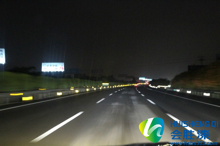 【反光漆小知識】老司機都在問，為什么高速路沒路燈？