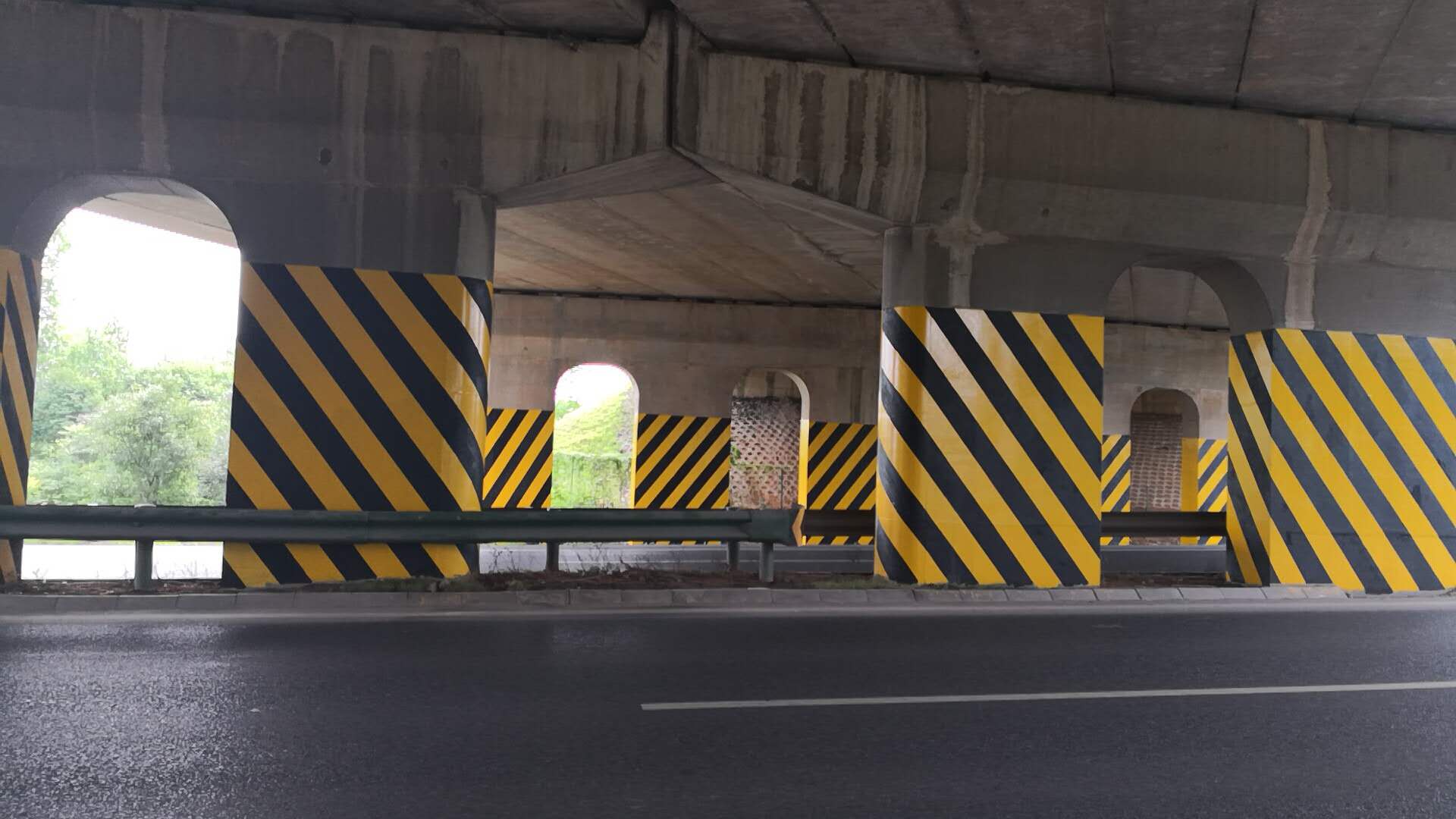 道路安全反光漆匯勝生命里的保護(hù)神