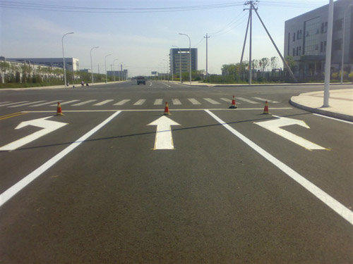 嘿！反光油漆說你該掉頭了