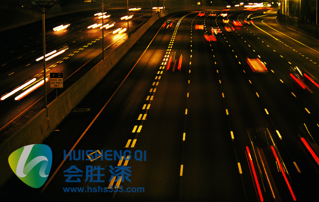 行駛在夜間道路上你看到的真的是高亮反光漆嗎？