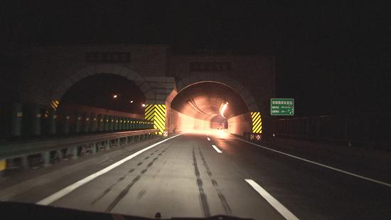 防撞標(biāo)示涂刷選材更好的選擇匯勝夜間反光漆