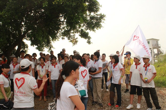 【公益】匯勝化工反光漆廠家回饋敬老院里愛心濃 志愿服務(wù)暖人心