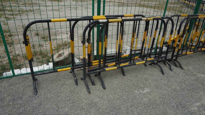 合肥驚現(xiàn)“假候車亭”，未涂刷防護(hù)欄反光油漆值得注意