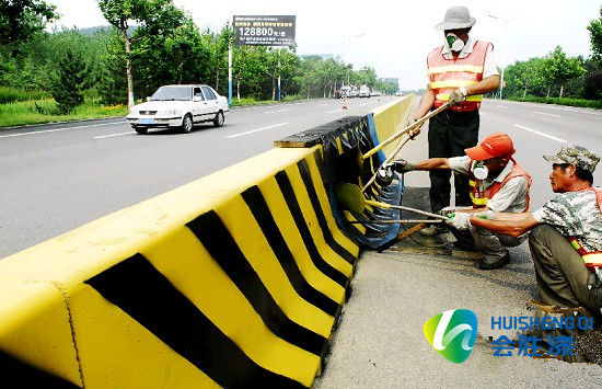 道路防撞墩反光漆離油現(xiàn)象該怎么治？