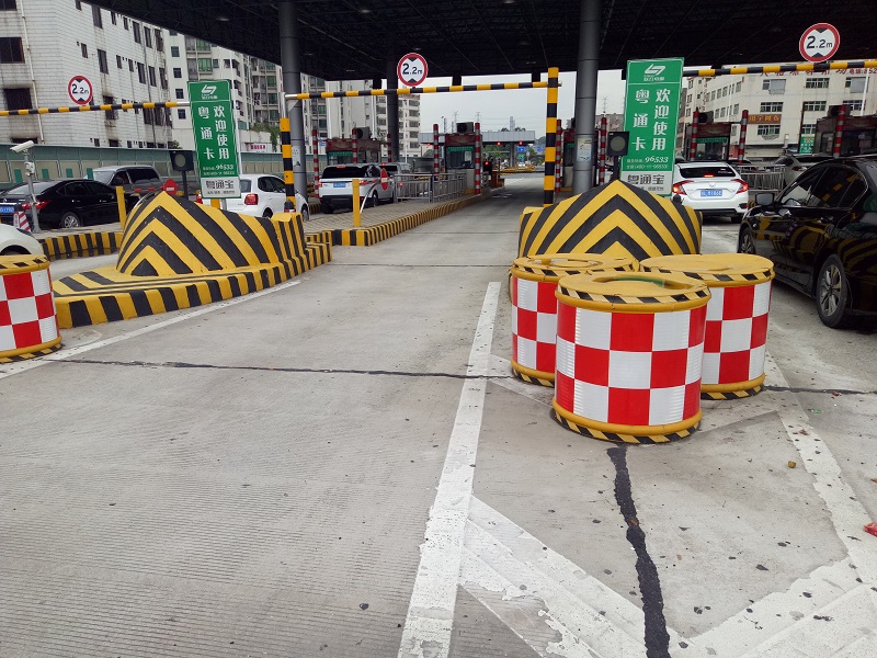 句容高速路防撞墩反光漆