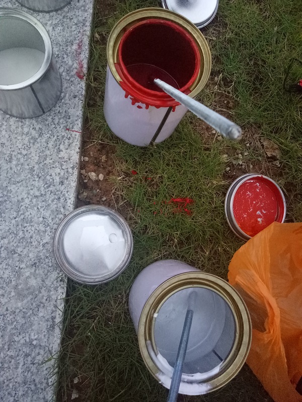 如何在施工過程中避免公路專用反光漆產(chǎn)生氣泡缺陷？