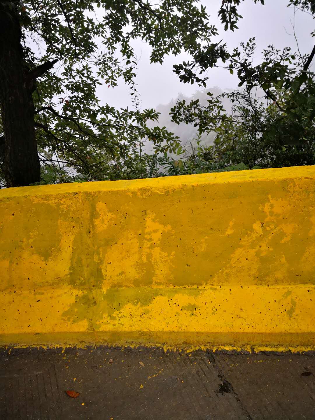 【郴州】還不太了解防撞墻反光漆？不怕，有匯勝化工