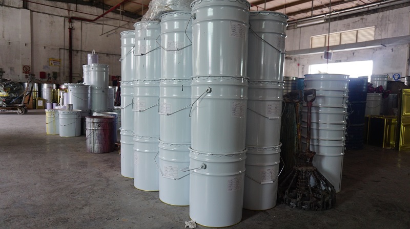 國慶高速上賣炒粉？咋不是高速防撞反光漆呢