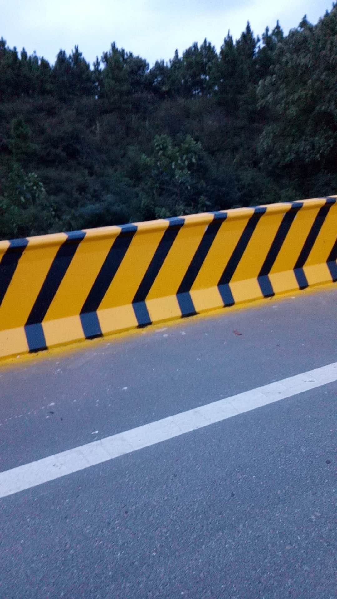 這樣的高速公路反光漆供應(yīng)商想必您是很難遇見別家了