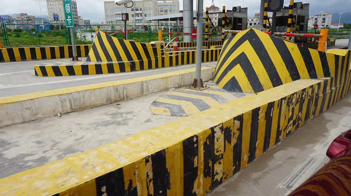 道路反光漆表面的光澤度要怎么保證？