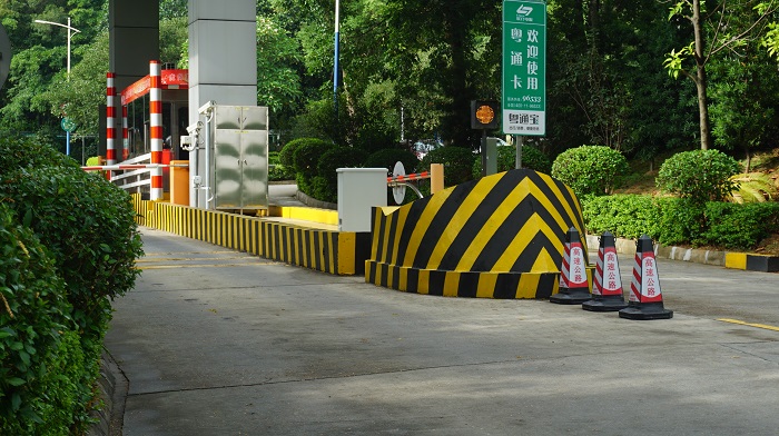 收費亭反光漆出現(xiàn)流墜的原因和預(yù)防措施