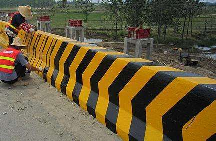 一道靚麗的風(fēng)景線----反光道路劃線漆