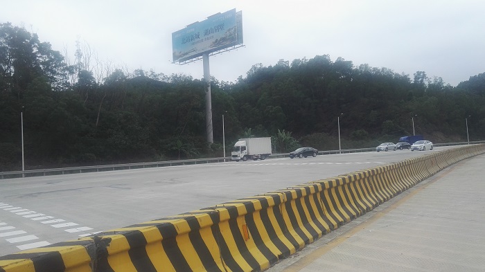 匯勝化工為您解讀防撞墻反光油漆的這一施工弊病問(wèn)題