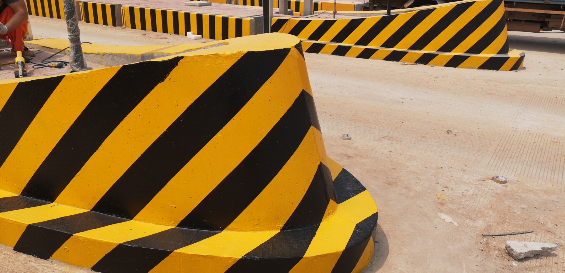 會(huì)勝漆的警示反光涂料施工注意事項(xiàng)