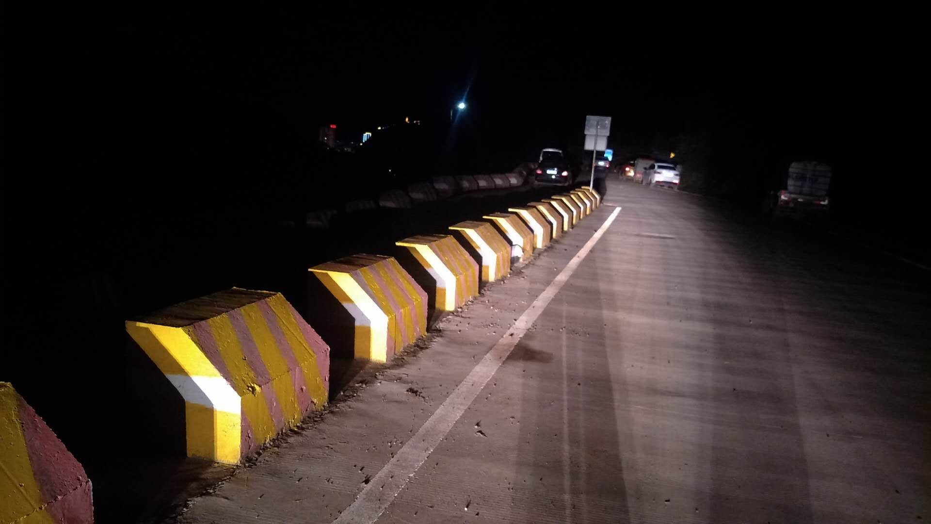 環(huán)境的溫濕度對道路設(shè)施反光漆有什么影響