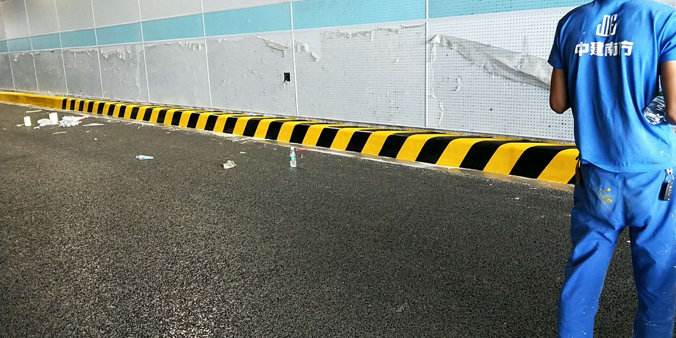 用在馬路兩邊警示使用什么油漆？