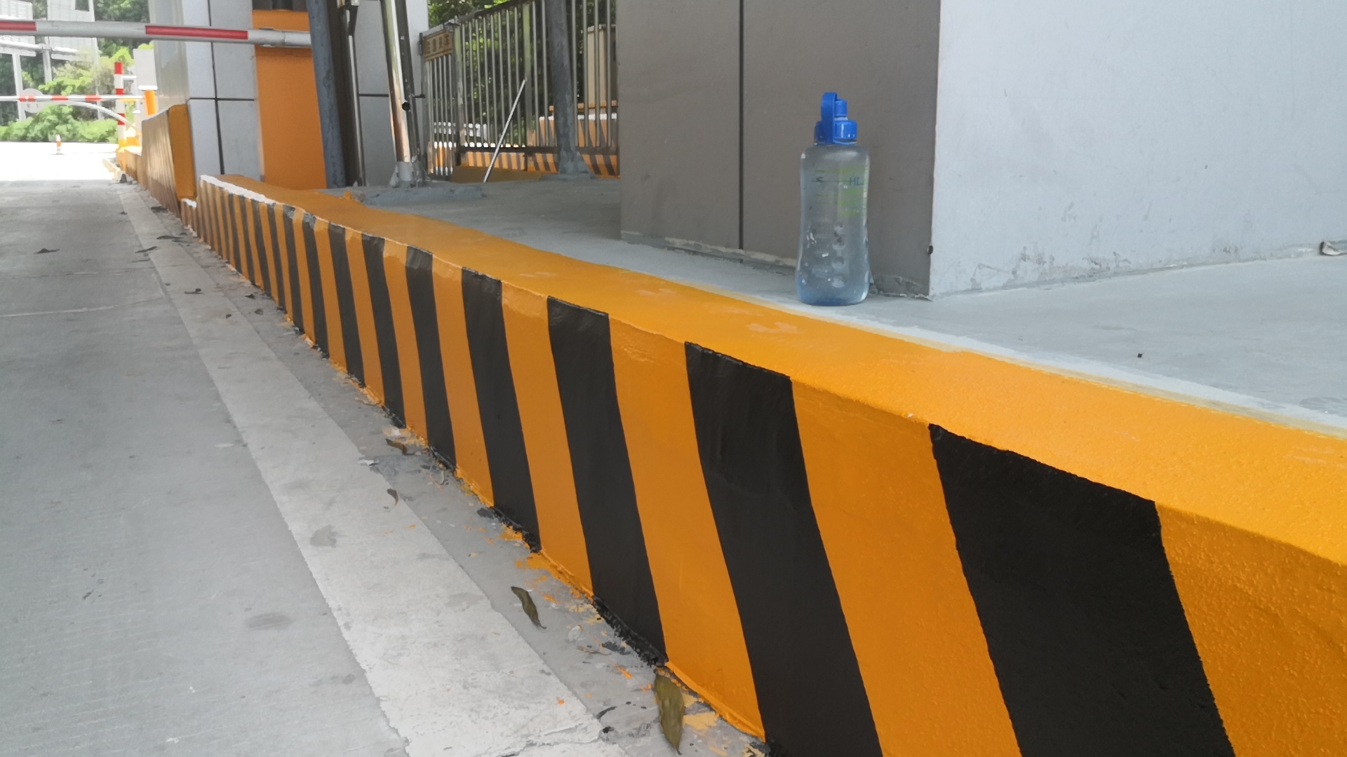 防撞墩可以使用什么油漆？