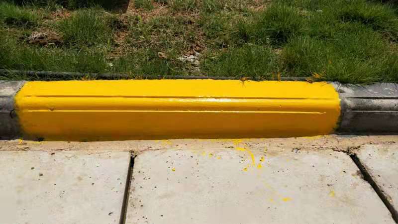 路邊的防撞警示應(yīng)該刷什么油漆？