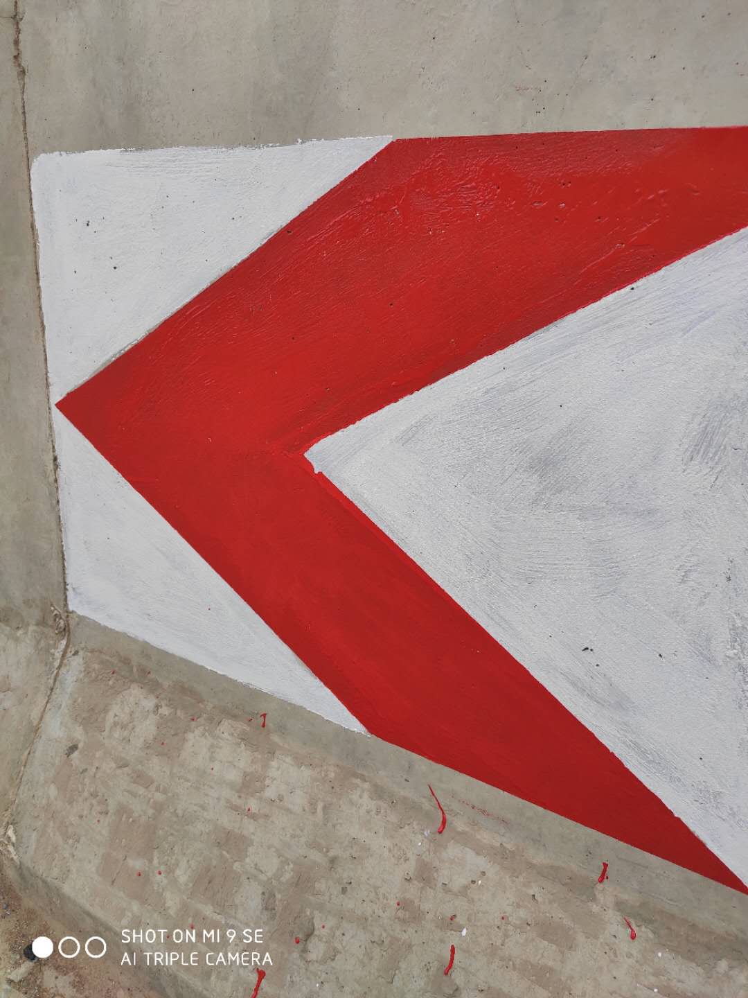 紅白道路反光漆怎么進(jìn)行施工？