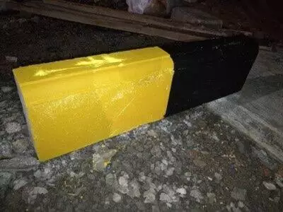 水泥防撞墩應(yīng)該涂刷什么油漆？