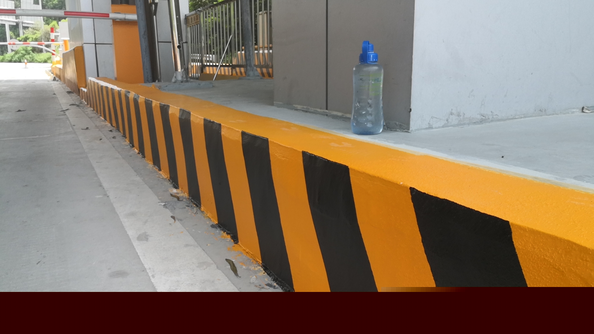 冬季進(jìn)行道路反光漆施工時(shí)的注意事項(xiàng)