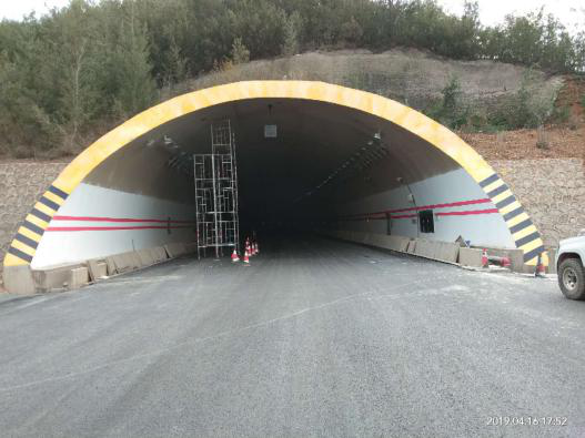 公路隧道反光漆施工時(shí)對(duì)環(huán)境有什么要求