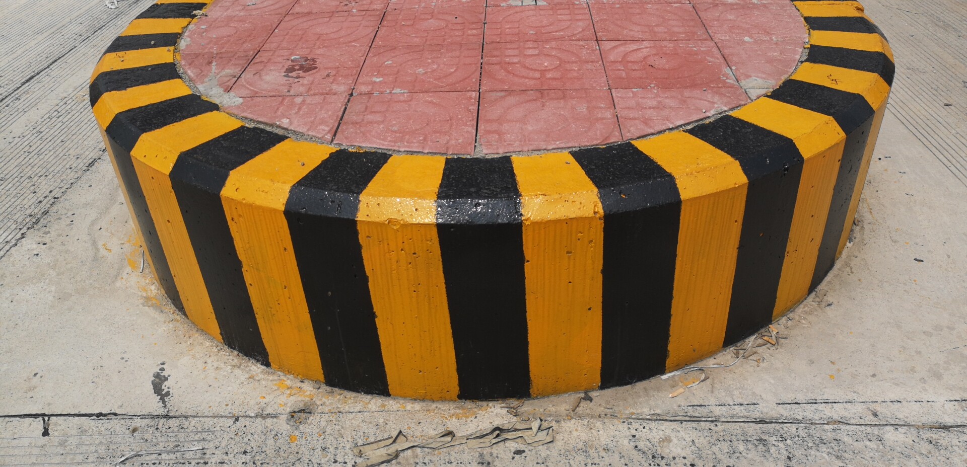 道路路沿怎么涂刷反光油漆？