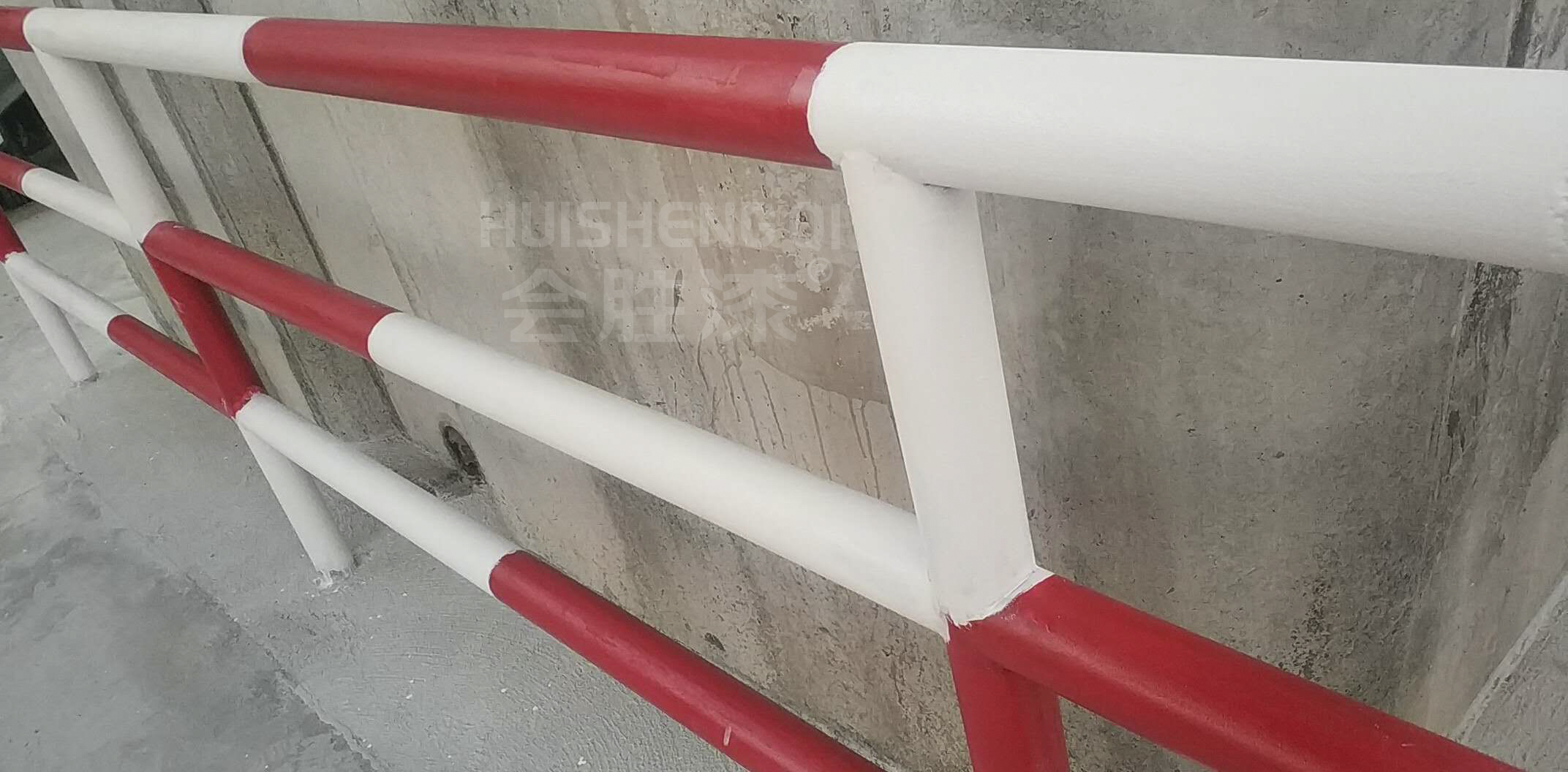 道路上的護(hù)欄為什么要涂刷反光漆？