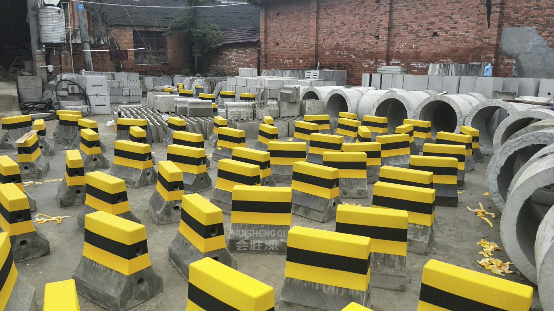 有沒有使用在隔離墩上的反光油漆？