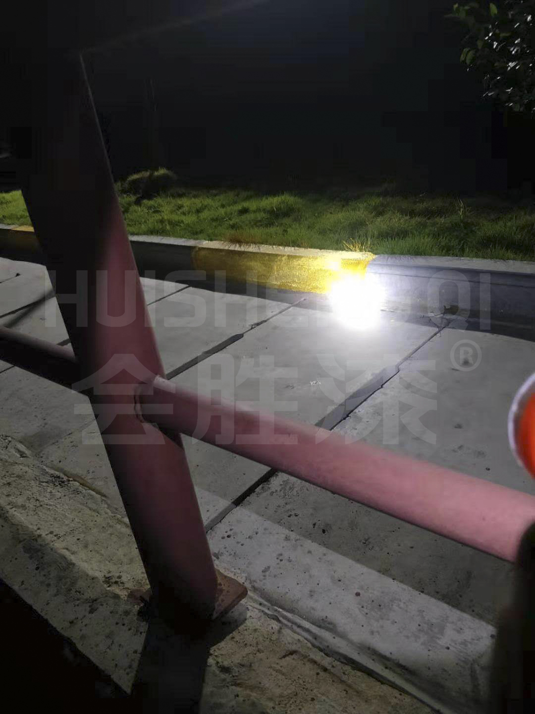 道路設(shè)施涂刷反光漆只是為了好看嗎？