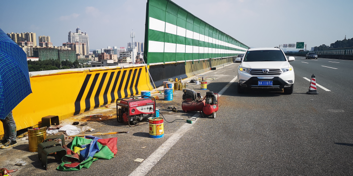 道路警示工程為什么要使用反光油漆？