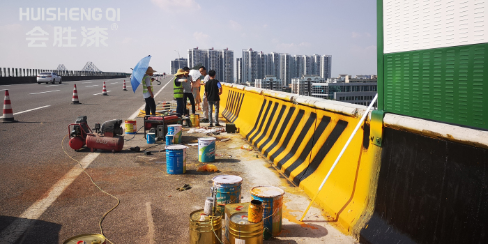 如何避免公路專用反光漆施工過程中產(chǎn)生的氣泡缺陷