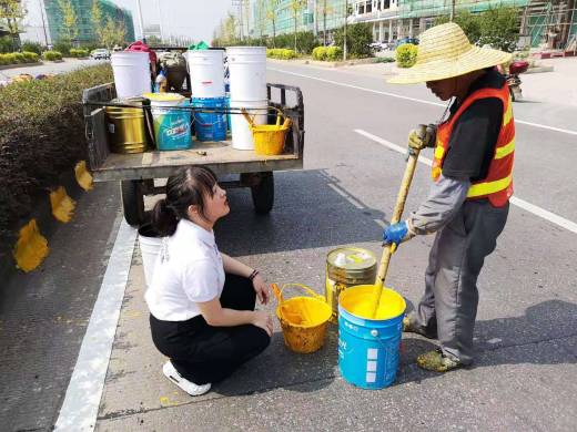 如何預(yù)防車道安全島油漆失去光澤？