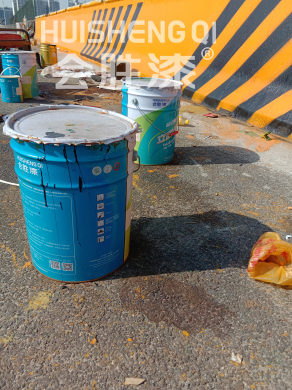 車庫跑道反光漆是什么顏色的？