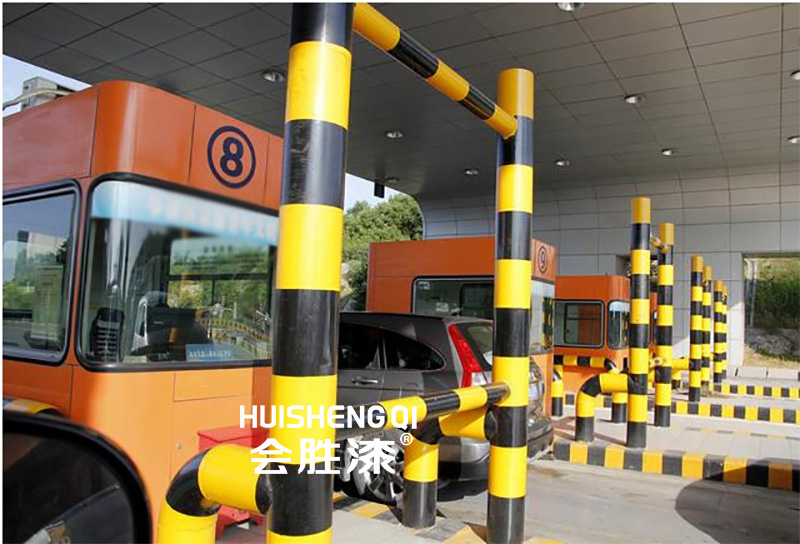 路面柱子刷涂反光漆用什么方法？