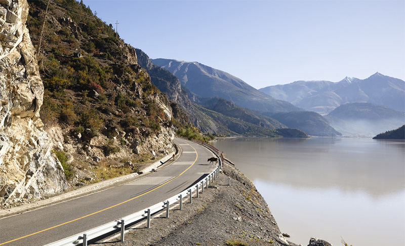 水泥地劃線，當(dāng)然離不開常溫劃線漆??！