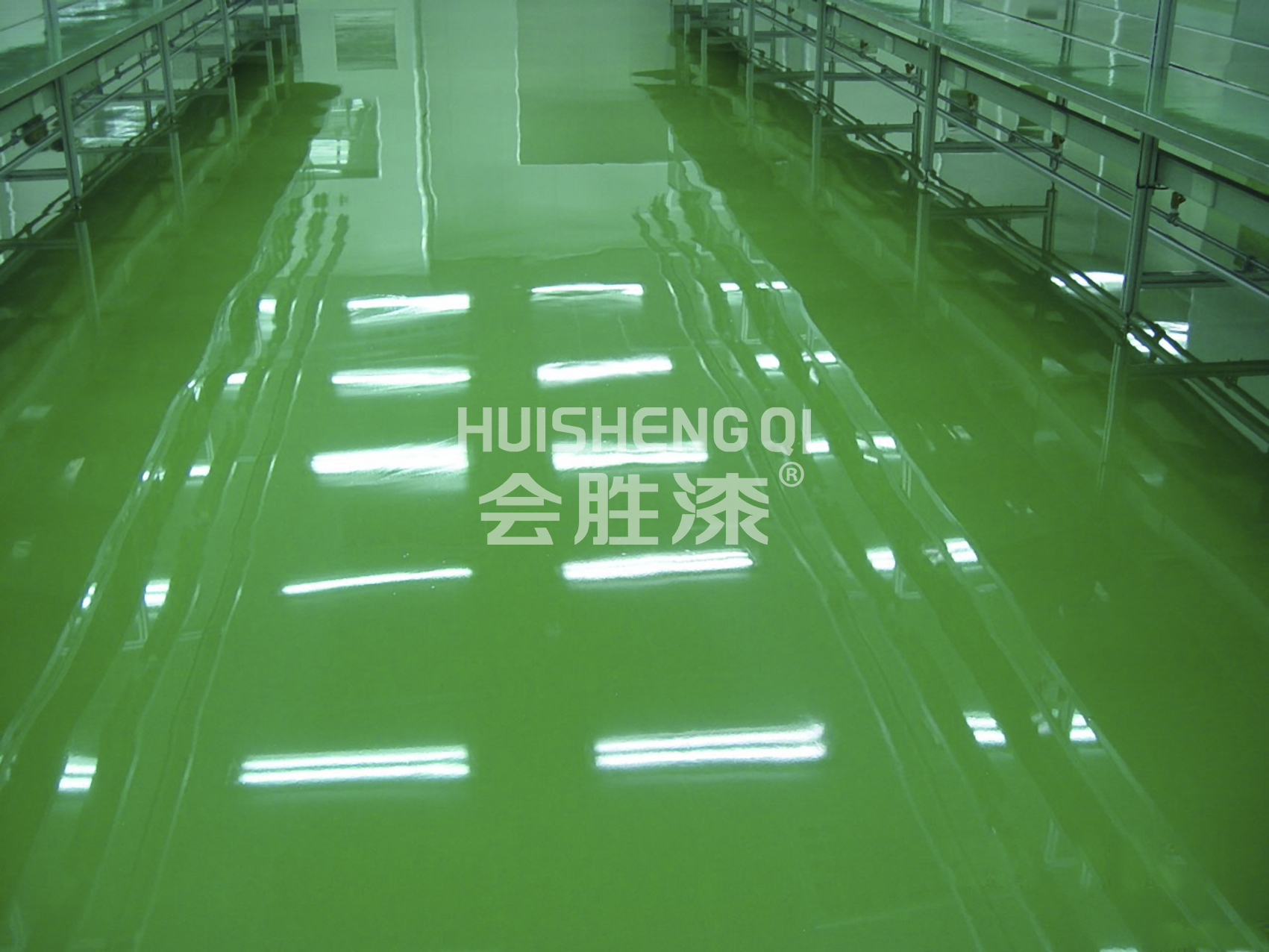 為什么有的車庫地坪漆施工之后表層呈乳白色？