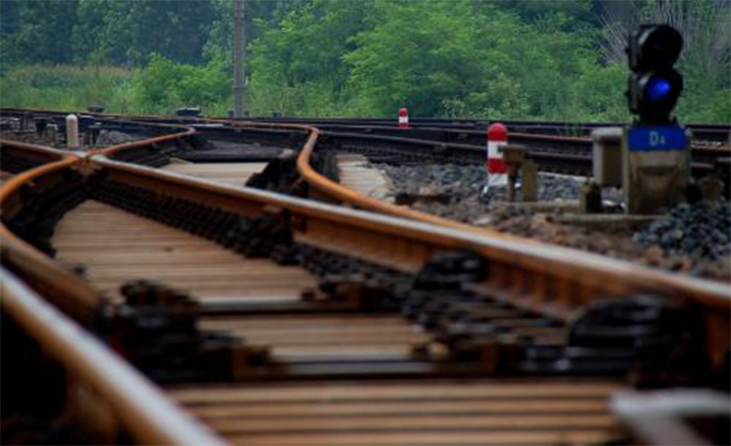 手機沒有微信沒法用，道路沒有反光漆不安全！