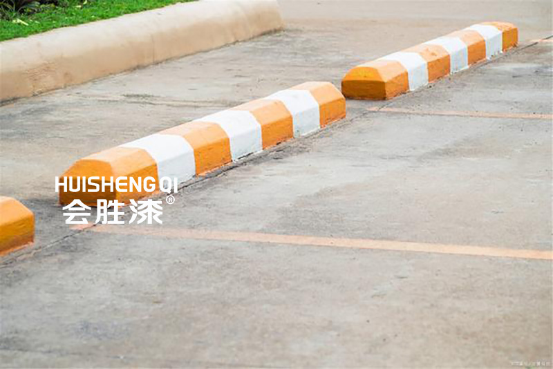 隔離墩刷什么漆反光效果好？