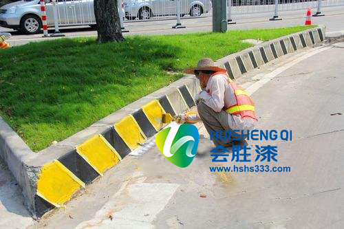 事故多發(fā)地 綠化帶增刷反光漆配圖.jpg