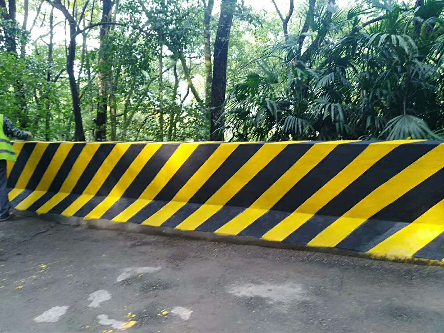 黃黑道路反光漆