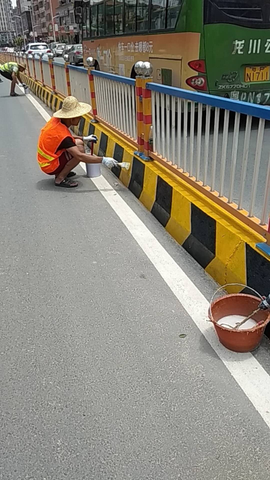 道路黃黑反光漆
