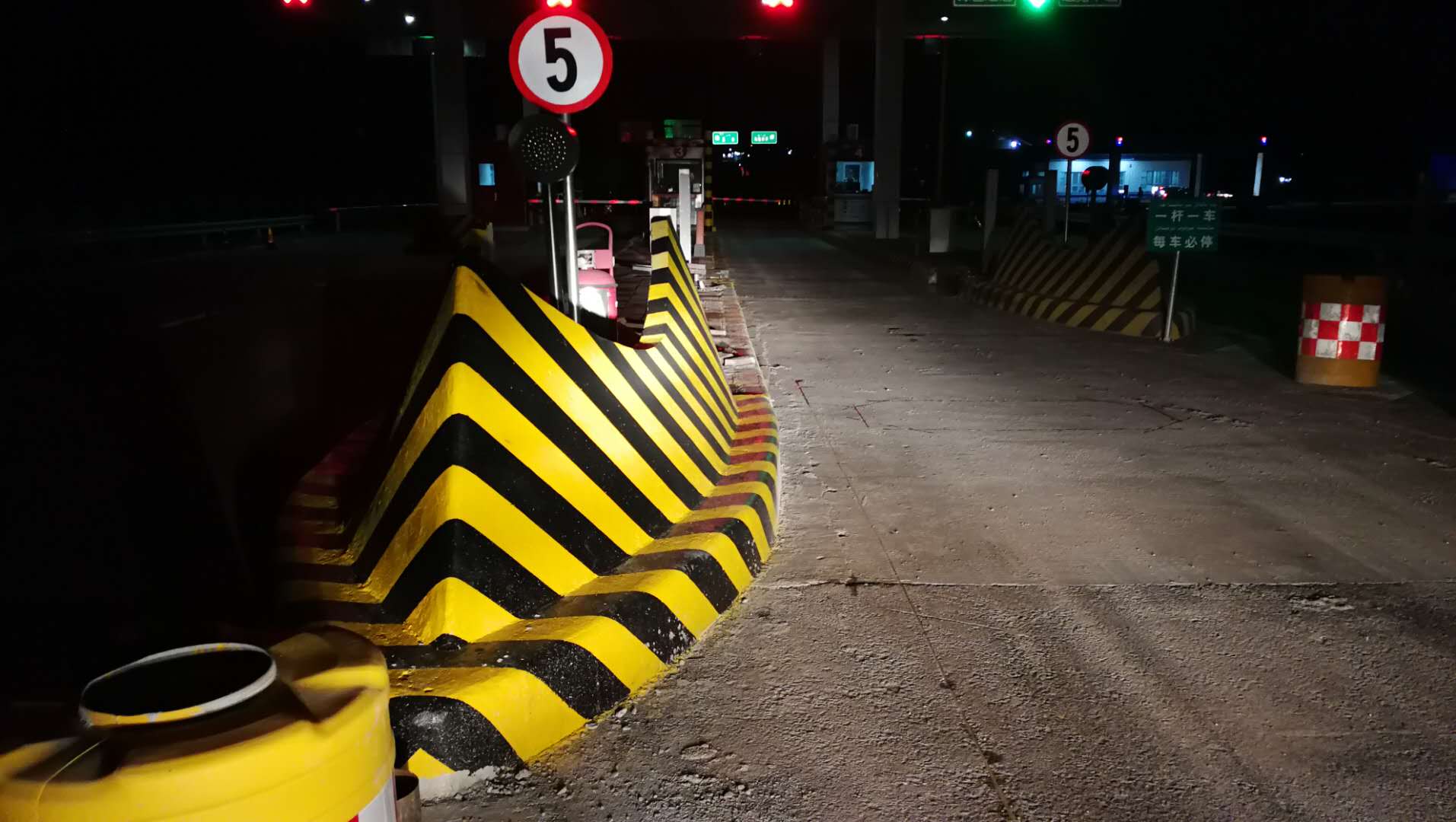 道路立面標(biāo)記漆