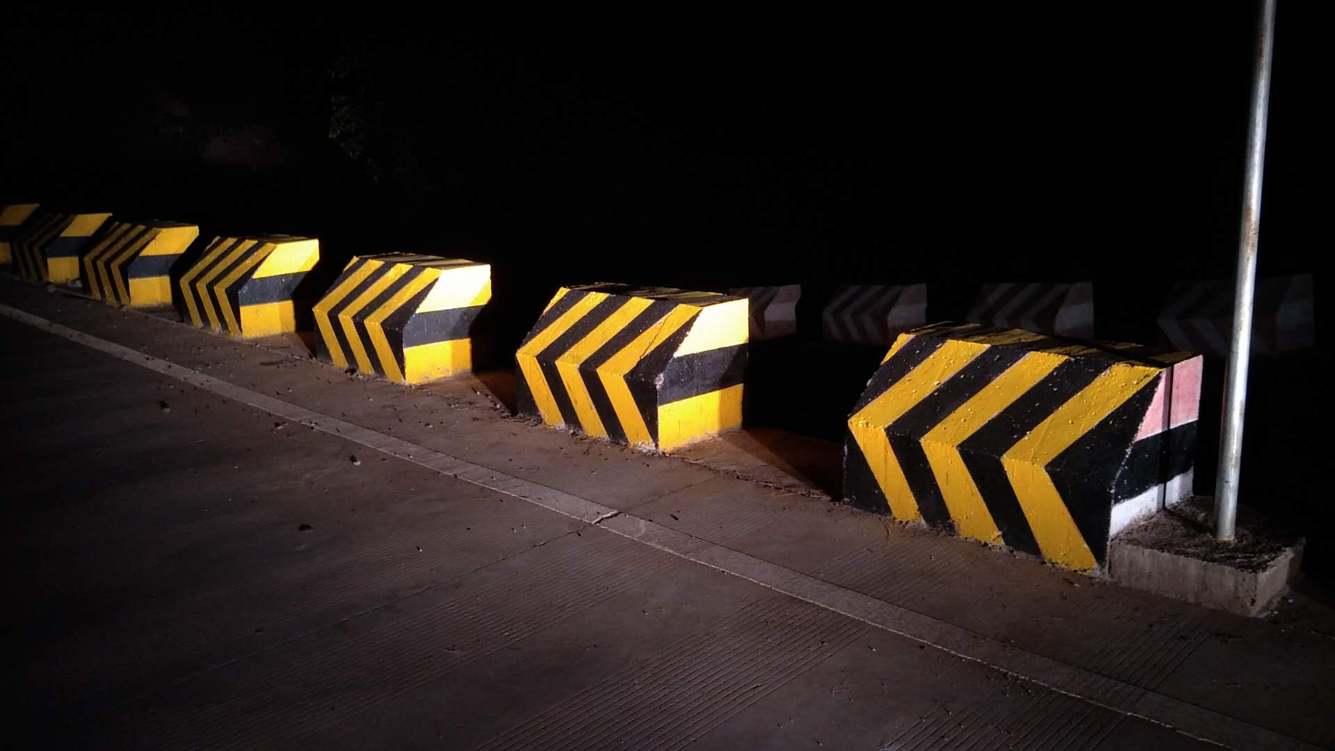 防撞墻反光漆