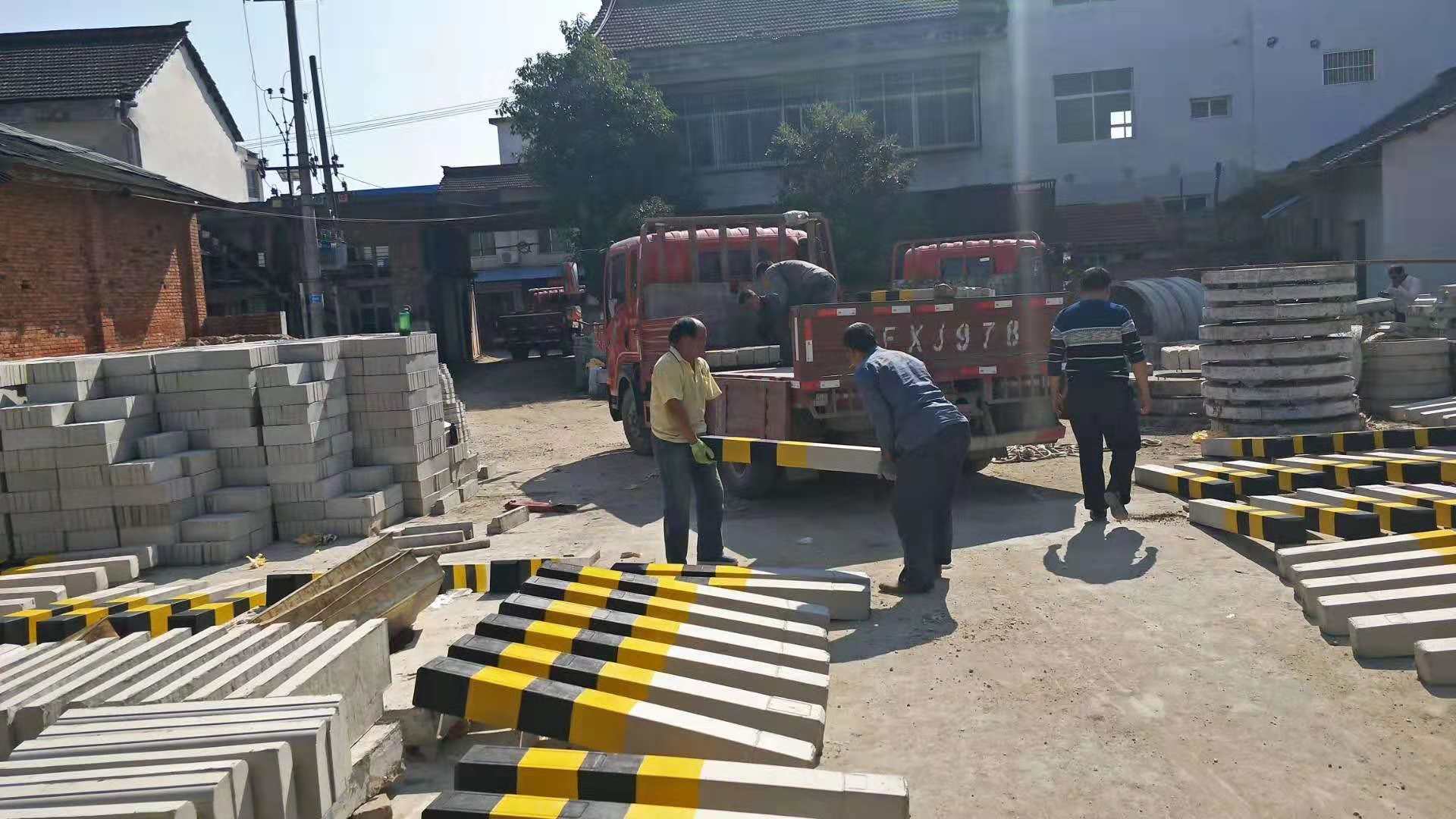 防護柱反光漆效果圖