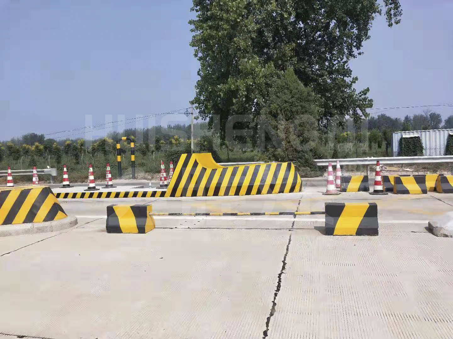 道路防撞墩反光漆