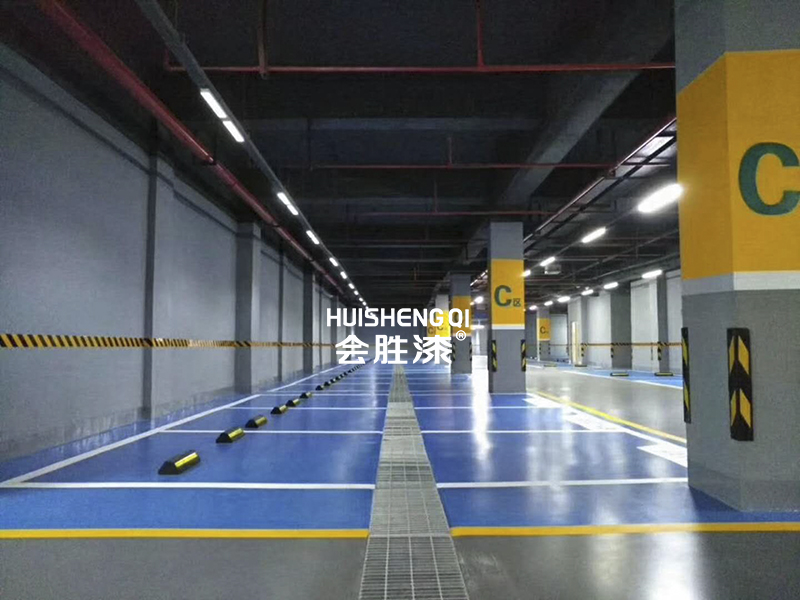 刷了車庫地坪漆的地下車庫